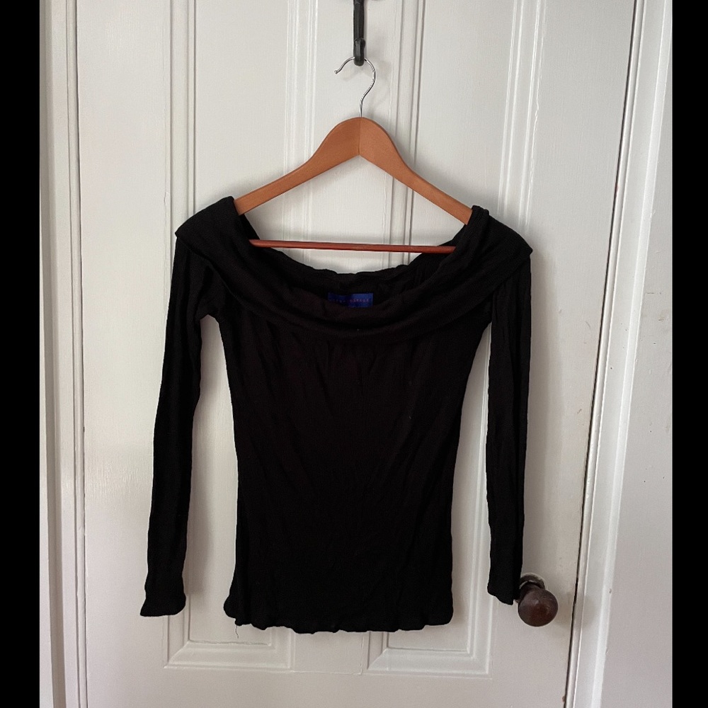 OFF THE SHOULDER FITTED LONG SLEEVE